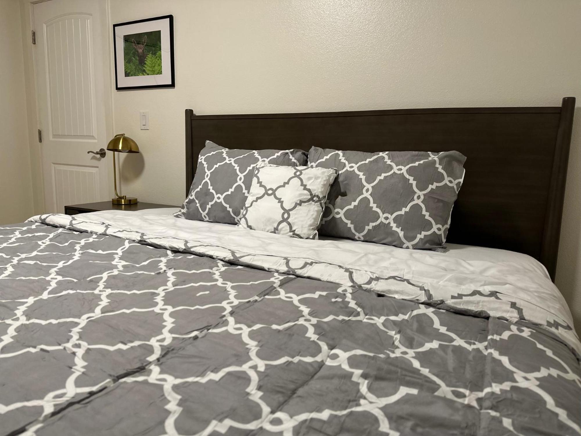 Stay Anchorage! Furnished Two Bedroom Apartments With High Speed Wifi Room photo