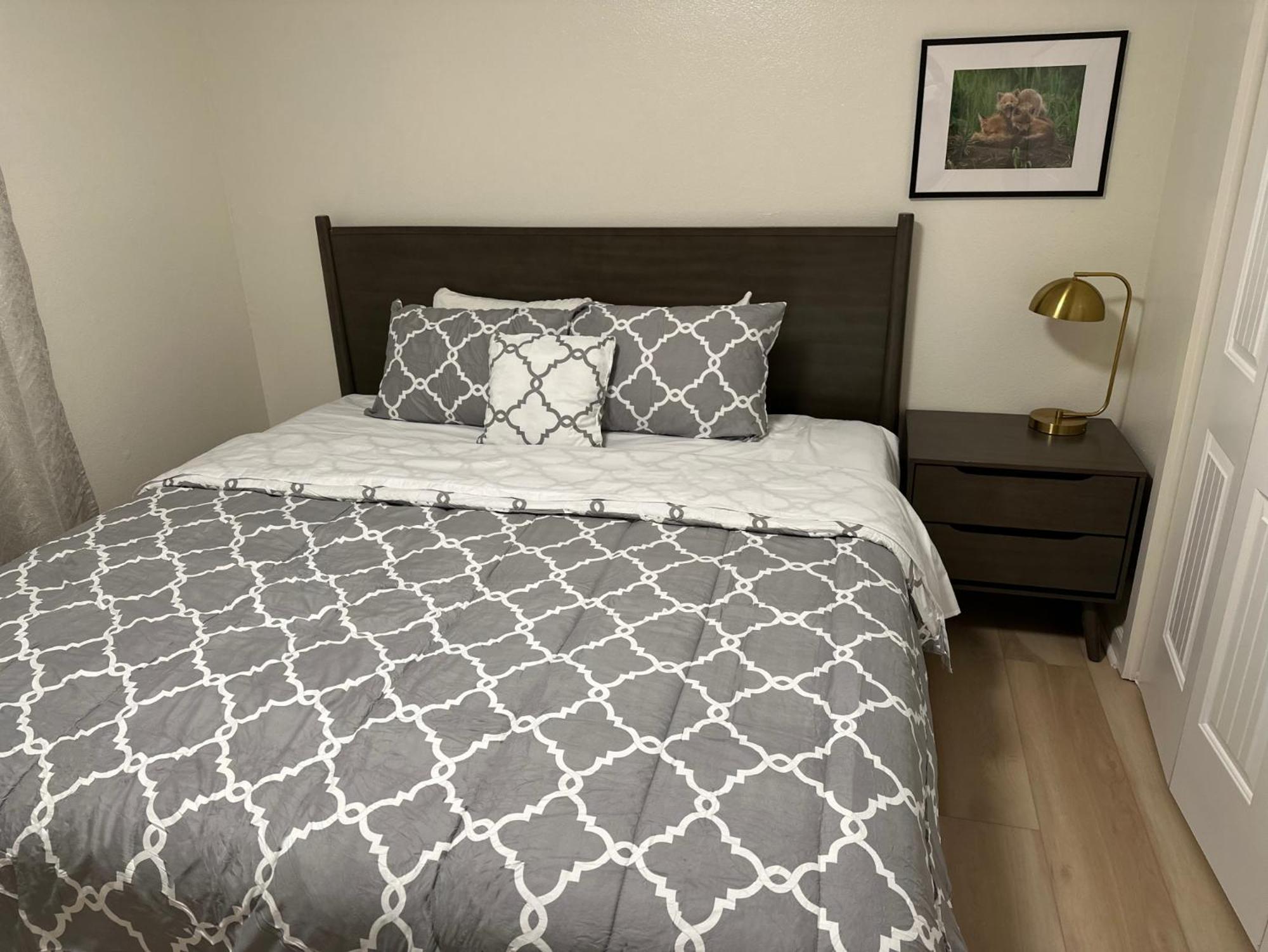 Stay Anchorage! Furnished Two Bedroom Apartments With High Speed Wifi Room photo