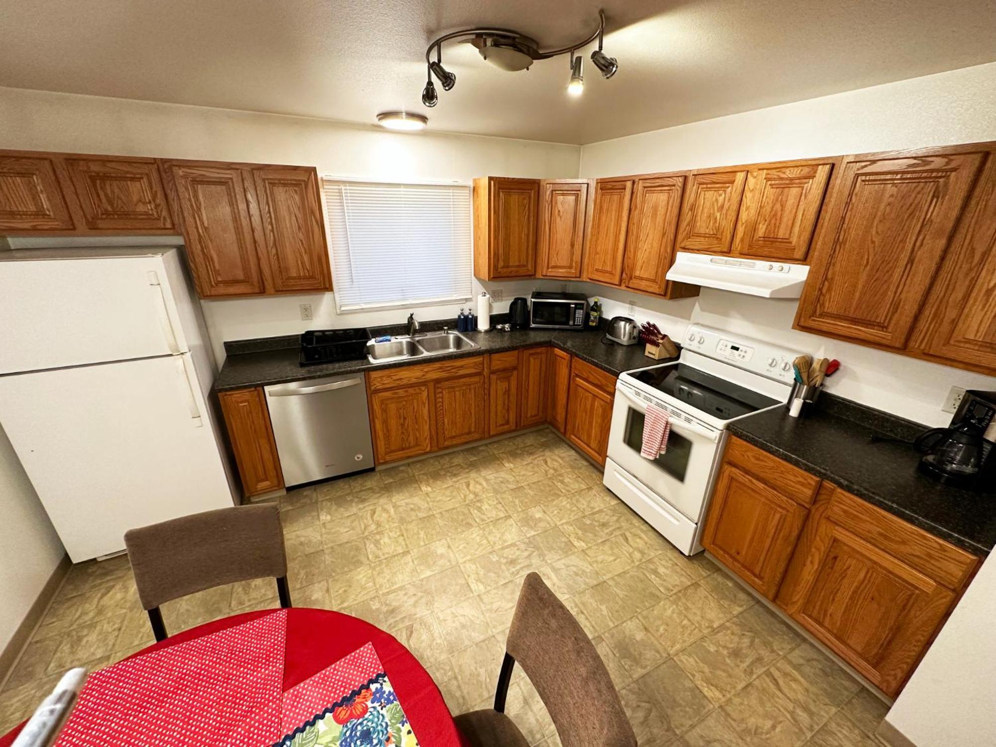 Stay Anchorage! Furnished Two Bedroom Apartments With High Speed Wifi Room photo
